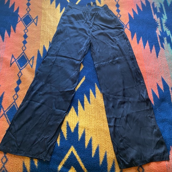 NWOT Zara Satin Wide Flared Leg Pants! Medium. Pockets! Never Worn or Washed! - Picture 4 of 8